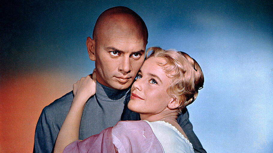 Yul Brunner und Maria Schell in der Verfilmung der Brüder Karamasow von 1950. Der Stoff scheint der russischen Volksseele erwachsen zu sein, berührt aber gleichzeitig die grundlegendsten Fragen im Verhältnis Mensch zu Gott.