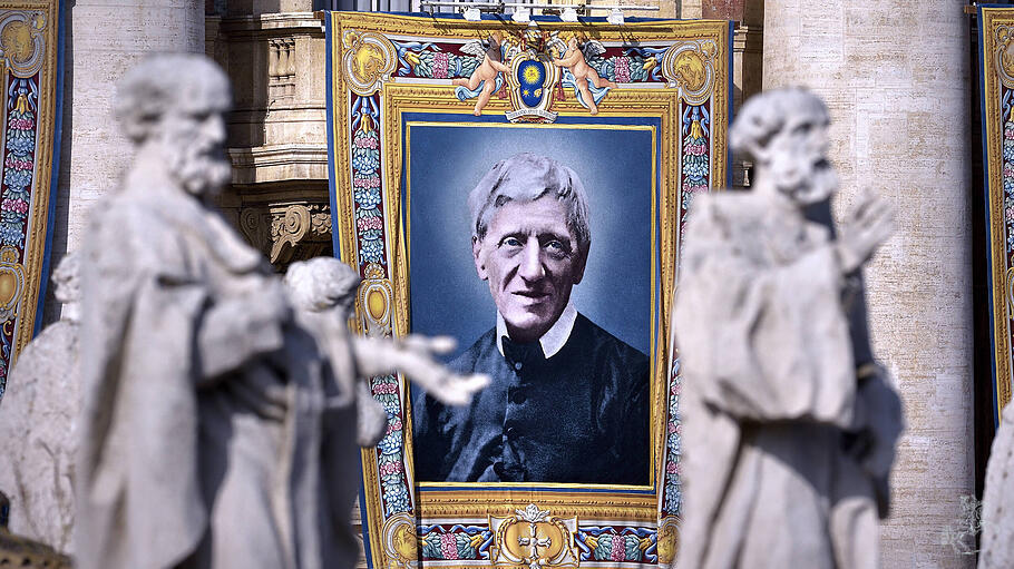 Bild John Henry Newmans bei der Heiligsprechung