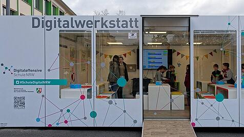 Mobile Digitalisierung in Nordrhein Westfalen Gemeinsam mit Köln s Oberbürgermeisterin Henriette Rek