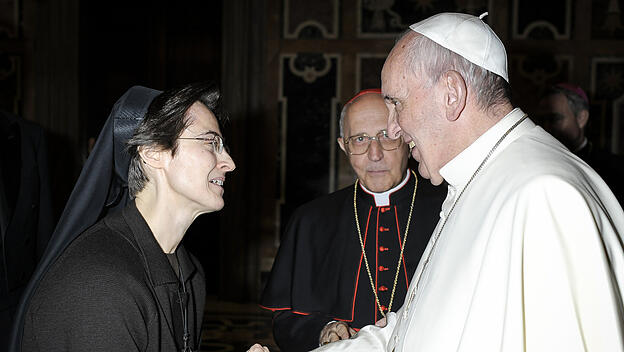 Raffaella Petrini und Papst Franziskus