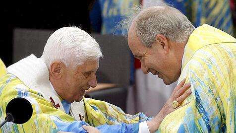 Papst in Österreich - Benedikt XVI. mit dem Wiener Erzbischof