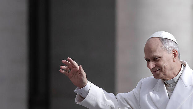 Papst Leo und Fu&szlig;waschung um Gr&uuml;ndonnerstag