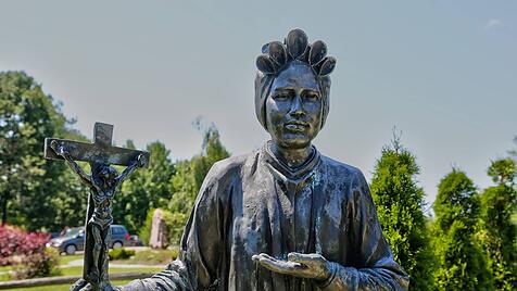 Statue der Hl. Josephine Bakhita in Midland, Kanada