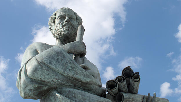 Für Aristoteles war die Eudaimonia (Glück, Glückseligkeit) oberstes Prinzip für ethisches Handeln.