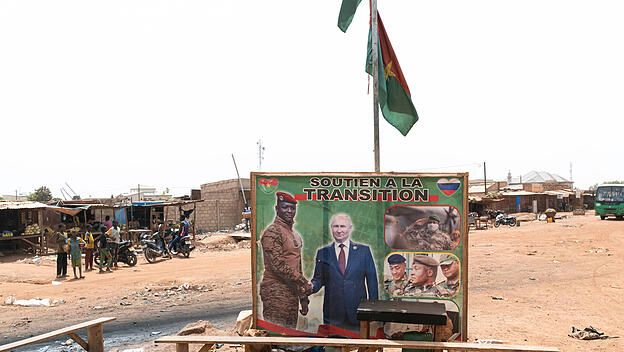 Burkina Fasos seit 2022 regierender Putsch-Präsident Ibrahim Traoré wirbt mit Putin