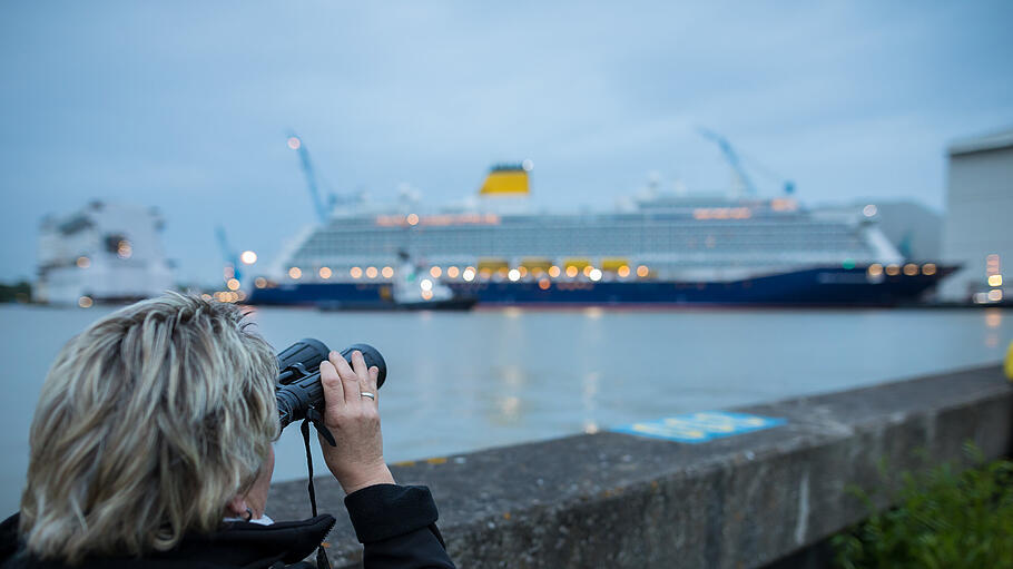 Emsüberführung des Kreuzfahrtschiffes "Spirit of Discovery"