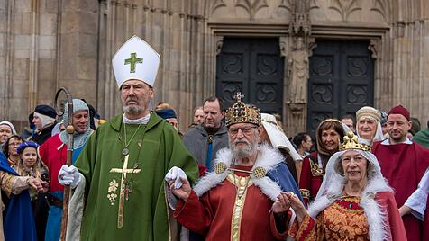 Historienspiel "Des Kaisers letzte Reise" vor dem Magdeburger Dom