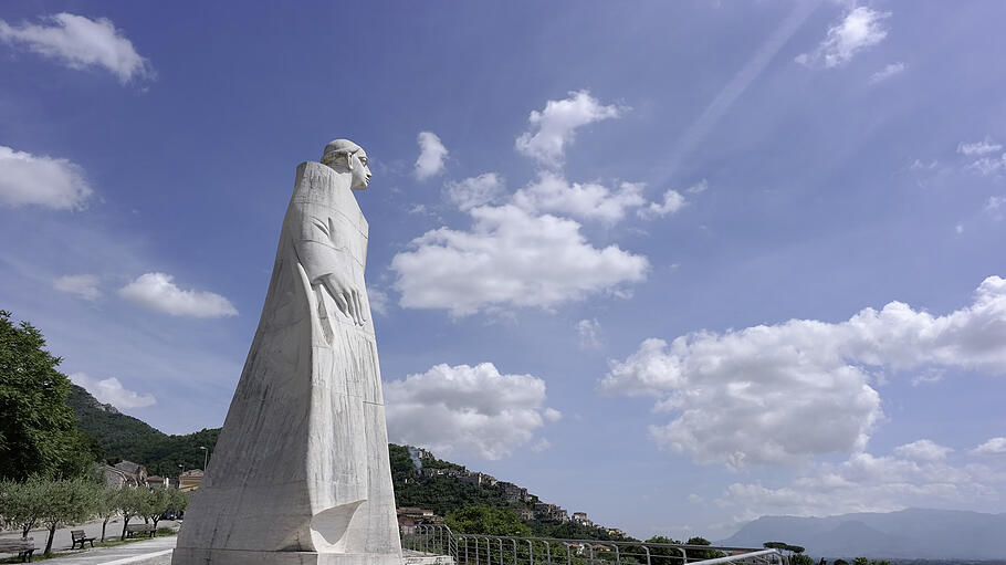 Thomas von Aquin Statue