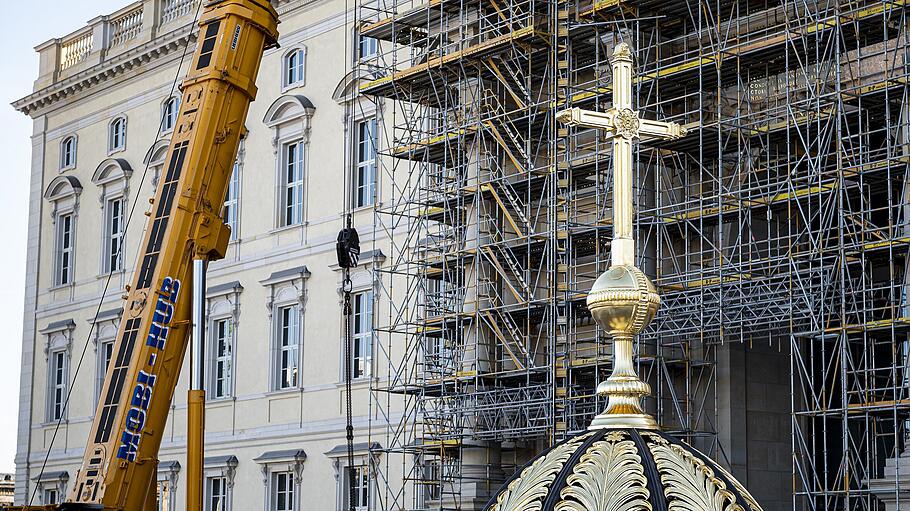 Berliner Stadtschloss wird mit Kreuz gekrönt