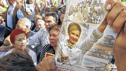 Der umstrittene Prozess gegen die ehemalige ukrainische Ministerpräsidentin Julia Timoschenko sorgt für heftige Proteste auf den Straßen