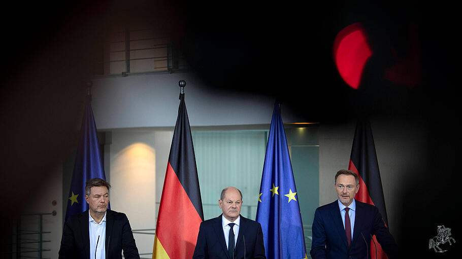 Ohne Zweifel befindet sich die Bundesregierung mit Blick auf das große Haushaltsloch in Not.