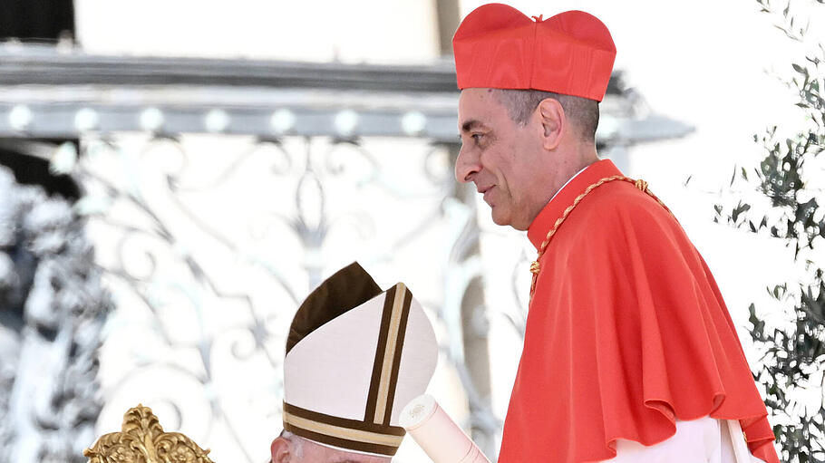 Kardinal Fernández verteidigt sich gegen Kritik an erotischem Buch