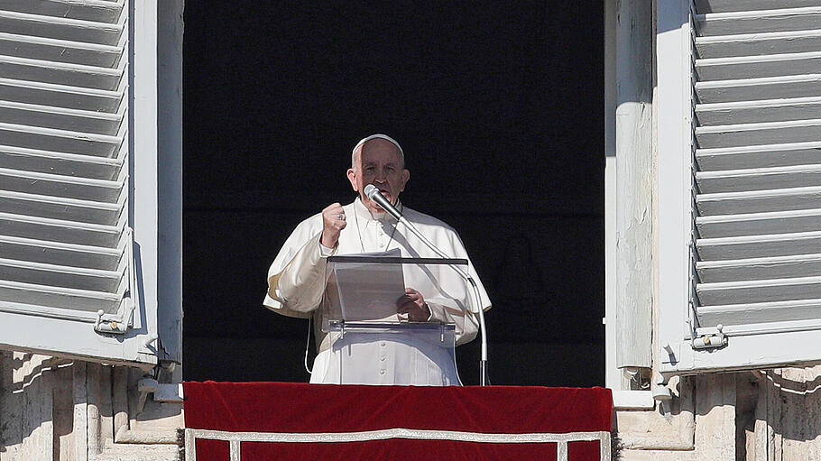 Papst Franziskus hält das Angelusgebet am Neujahrstag 2020
