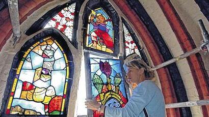 Einsetzung der Bilderbibel-Fenster in der Marienkirche in Frankfurt an der Oder