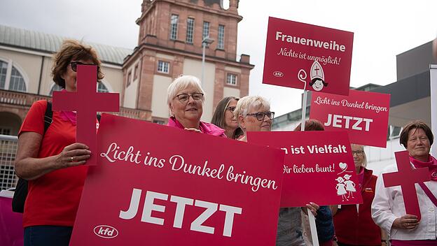 Demonstration der Katholischen Frauengemeinschaft Deutschlands
