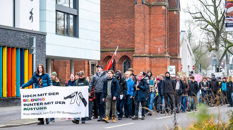 Schulstreik gegen Wiedereinf&uuml;hrung der
