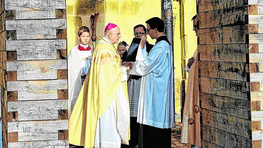 Münsteraner Bischof Felix Genn schließt die Heilige Pforte