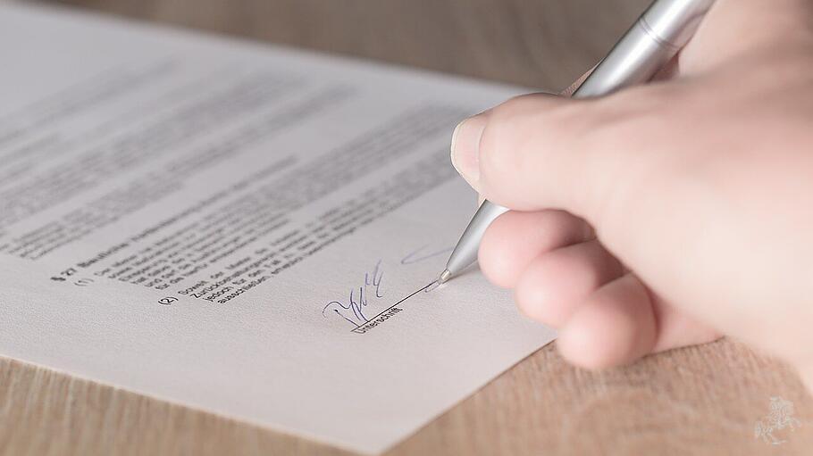 Unterschreiben eines Testamentes