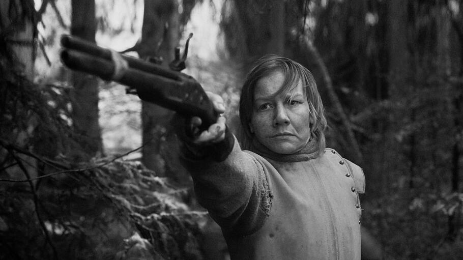 Im Drei&szlig;igj&auml;hrigen Krieg hat Rose (Sandra H&uuml;ller) gelernt, sich zu wehren &ndash; mit Waffengewalt, wenn es sein muss.