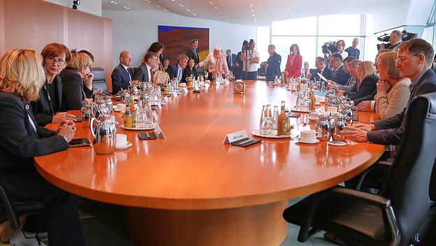 Bundeskabinett unter Leitung von Bundeskanzler Olaf Scholz.