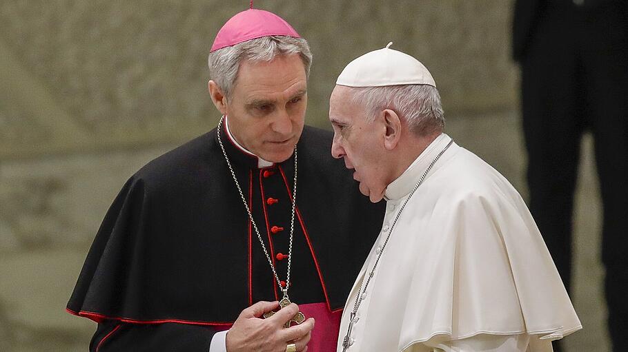 Papst Franziskus und das Zölibats-Buch