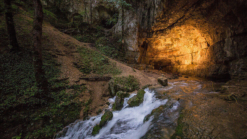 Höhle