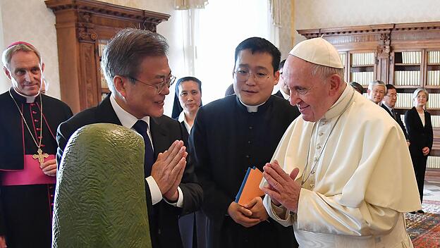 Papst empfängt Südkoreas Präsidenten Moon