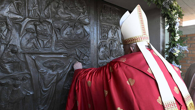 Franziskus an der Heiligen Pforte