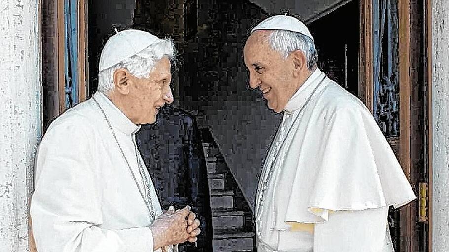 Emeritierte Papst Benedikt XVI. freut sich über die Begegnung mit Papst Franziskus