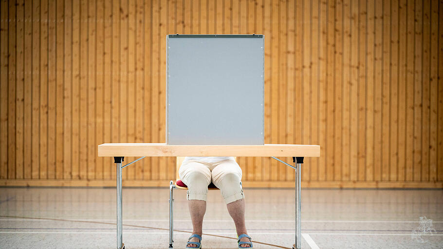 Abstimmung in der Wahlkabine